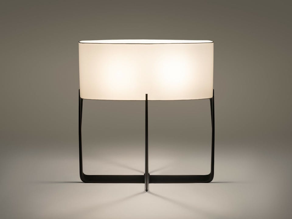 de sousa hughes mattaliano Tetra Table Lamp dark background