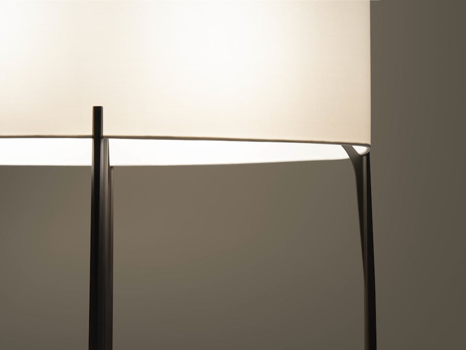 de sousa hughes mattaliano Tetra Table Lamp detail dark background