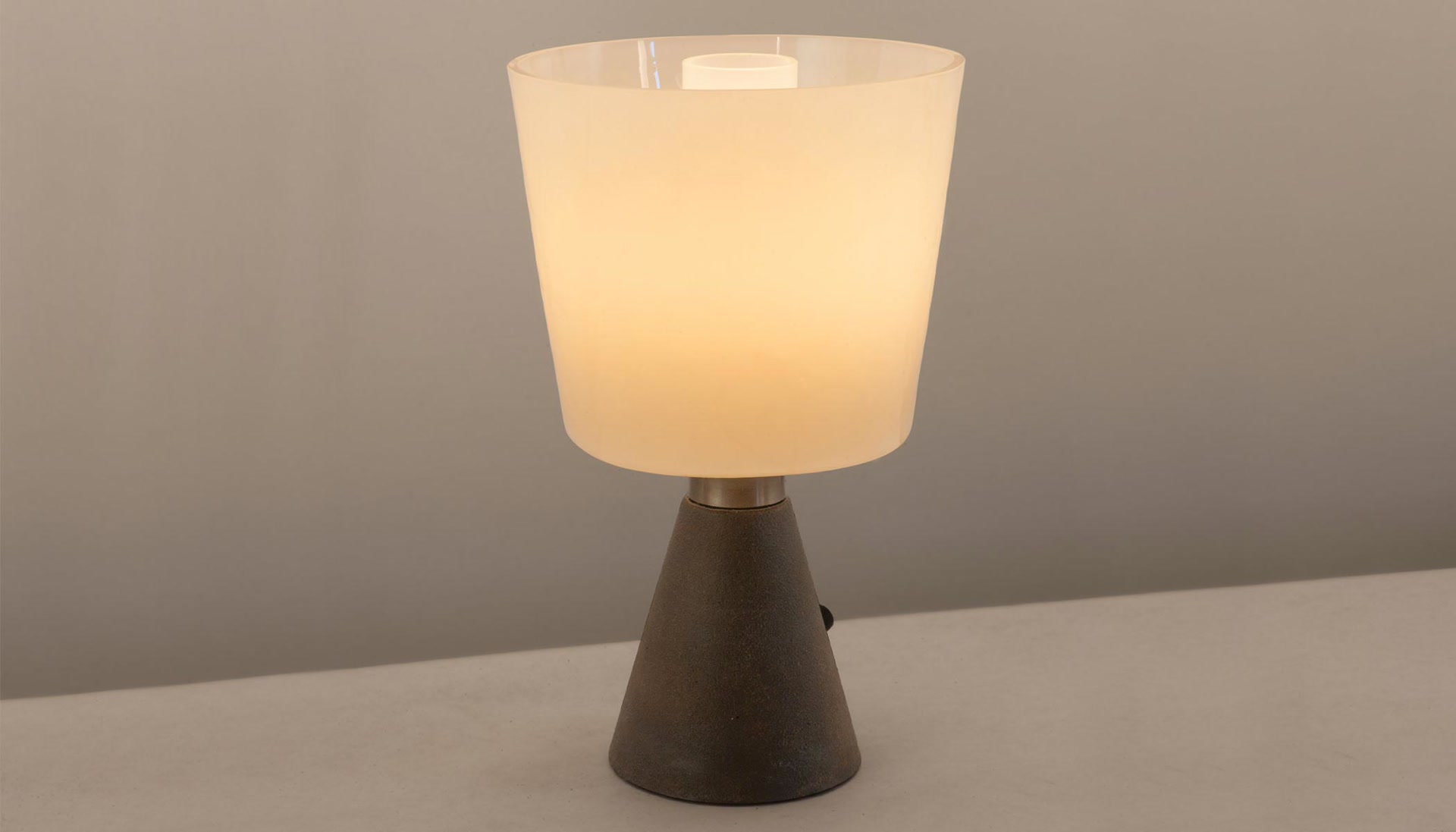 de sousa hughes McEwen Lighting Little Table 02
