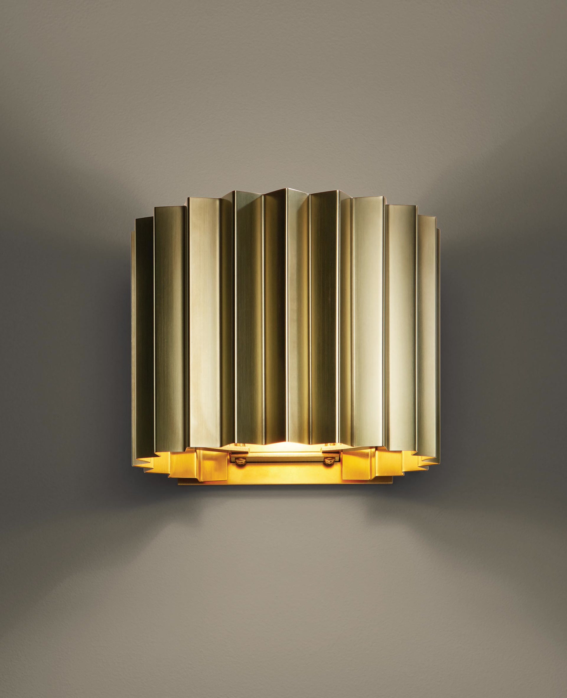 de sousa hughes McEwen Lighting Momo Wall front