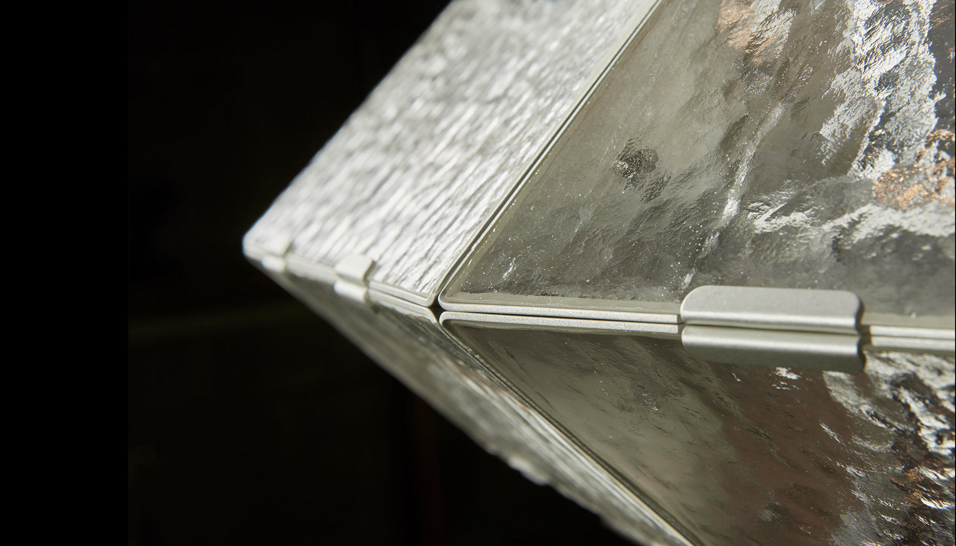 de sousa hughes McEwen Lighting Prism Suspension detail 3