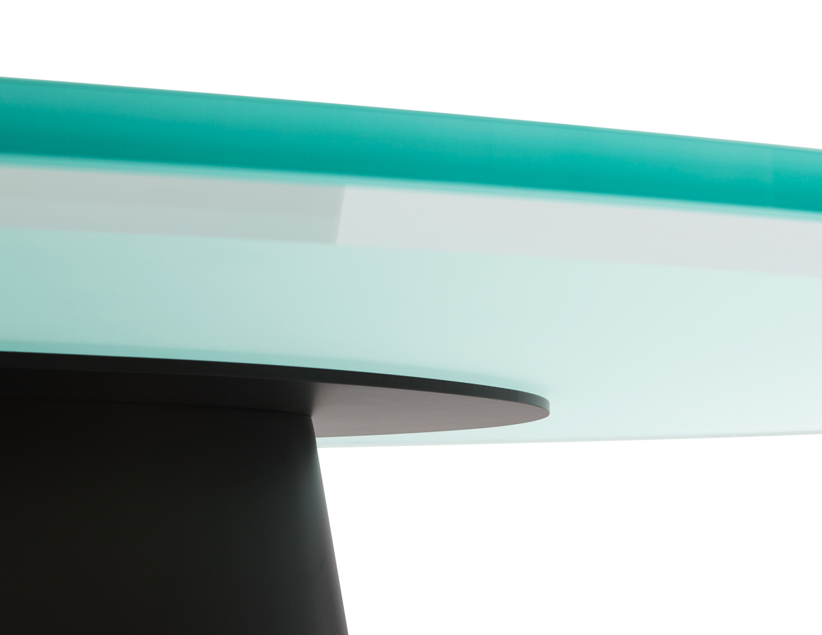 de sousa hughes powell bonnell Fuego dining table glass top detail of top from below