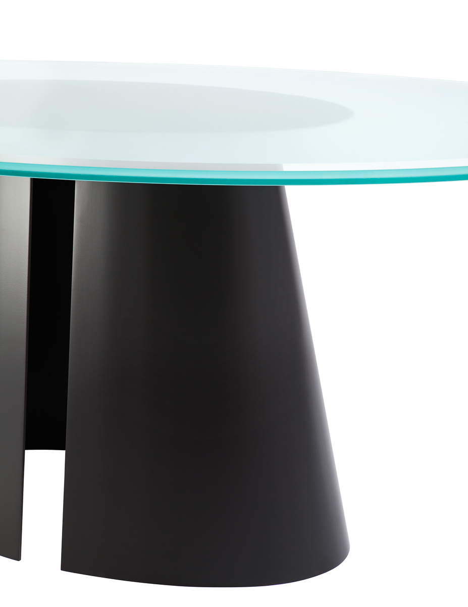 de sousa hughes powell bonnell Fuego dining table glass top detail of base and top