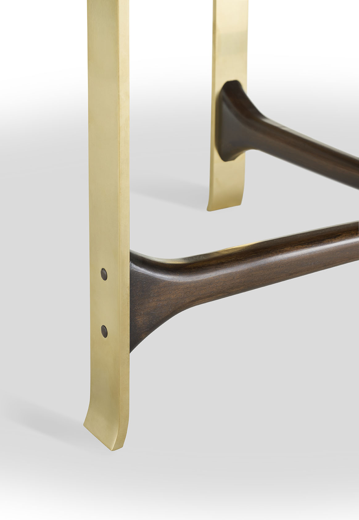 de sousa hughes quintus MARISA DINING TABLE detail