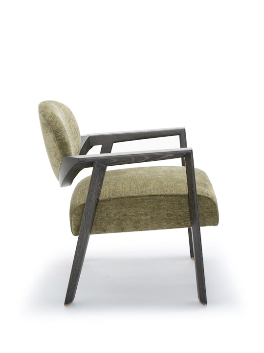 de sousa hughes quintus Solana straight side view