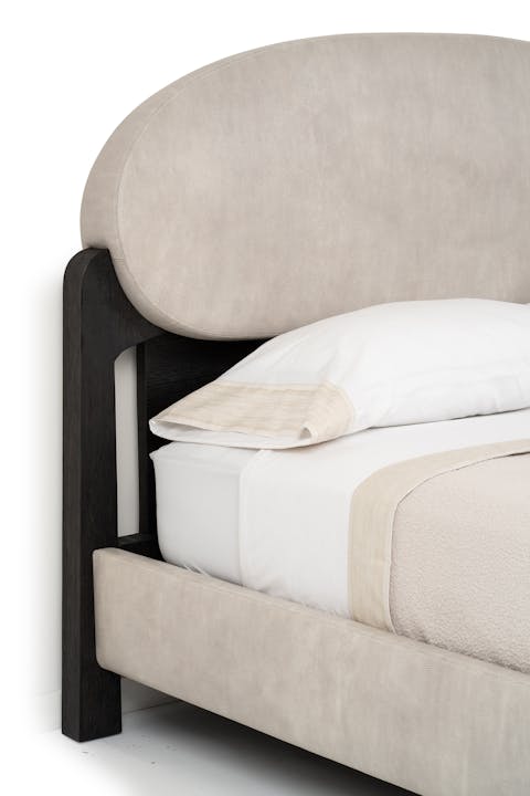 de sousa hughes quintus Soledad Bed headboard detail