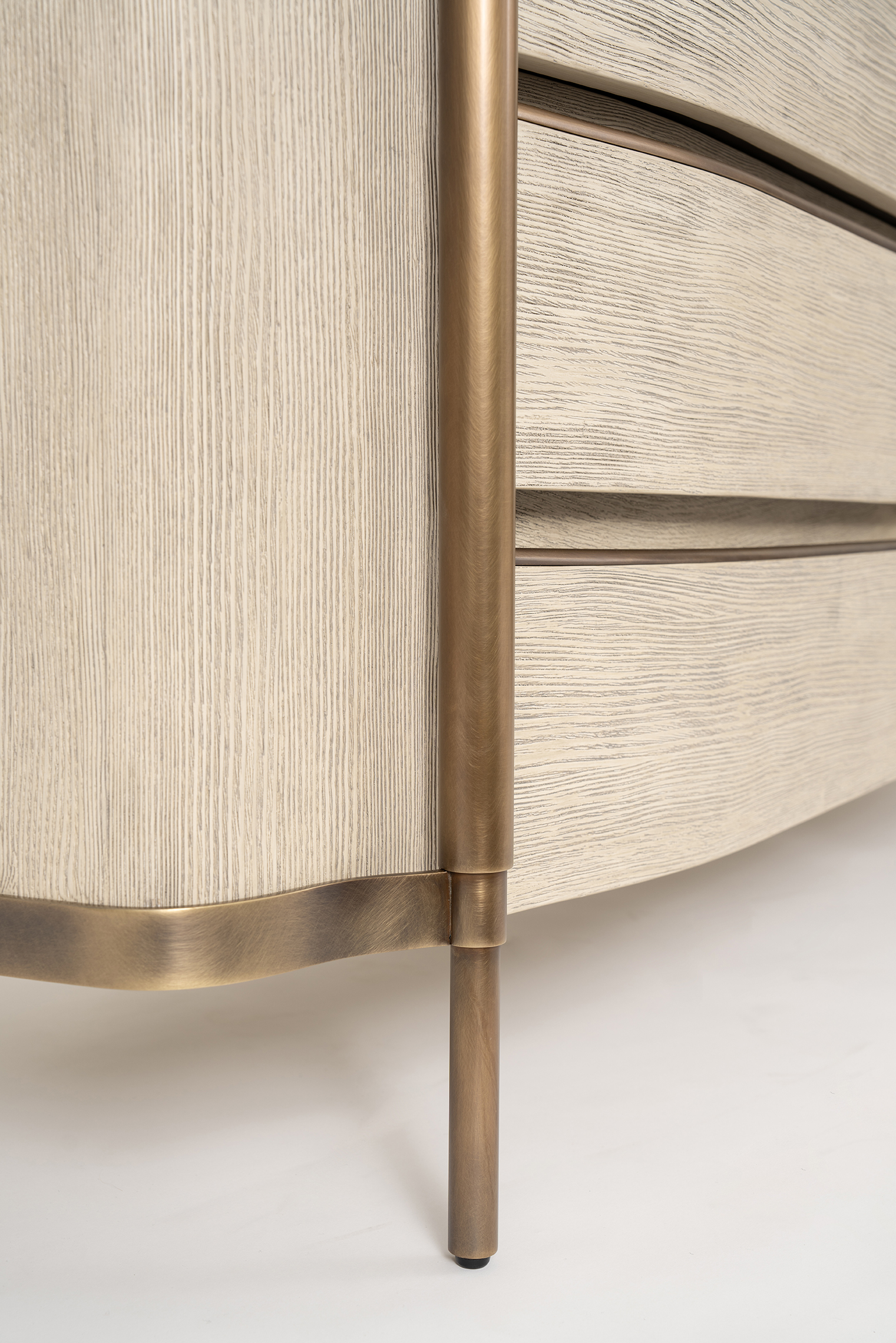 de sousa hughes quintus Sombra Credenza leg detail