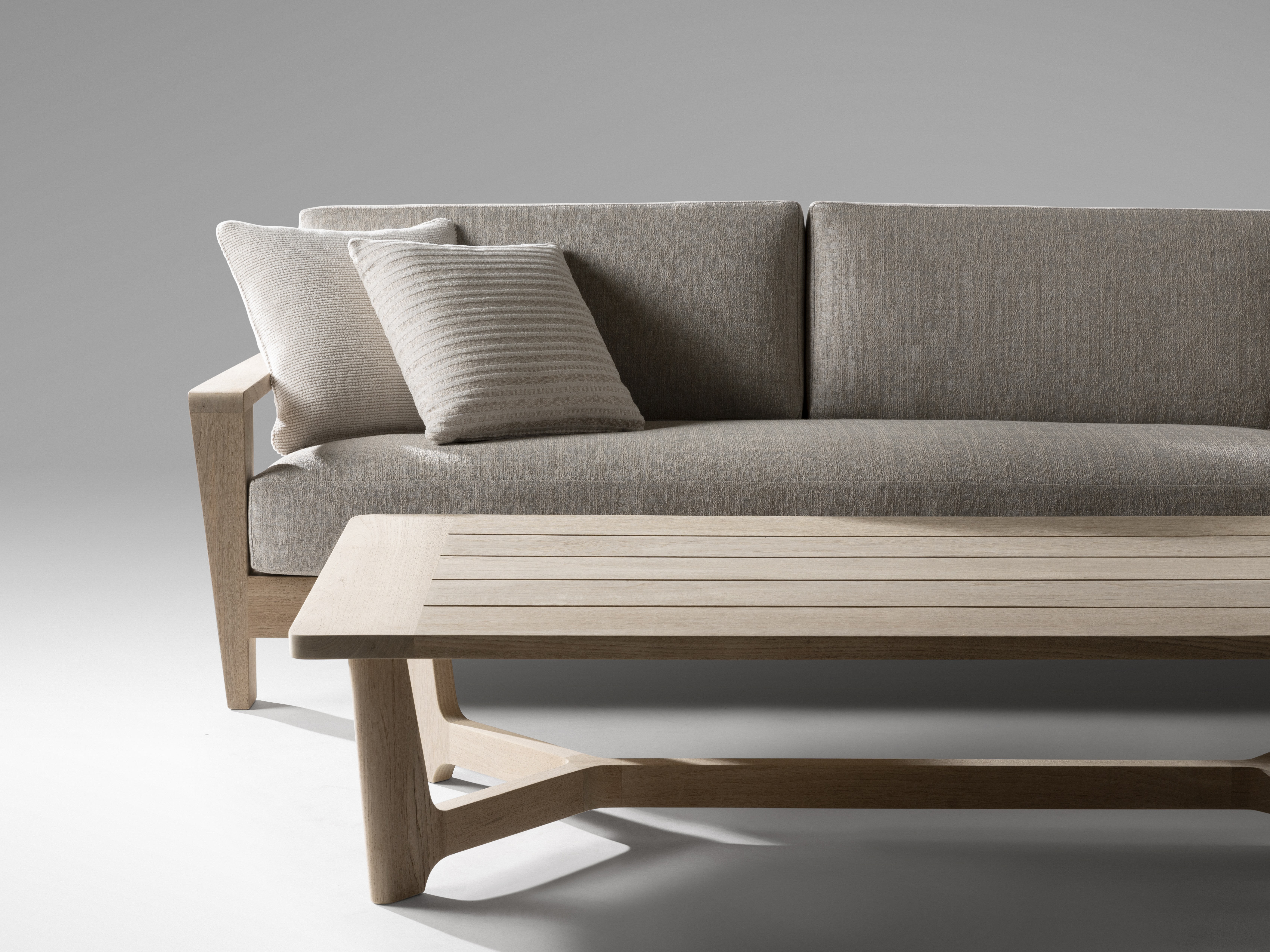 de-sousa-hughes-link-outdoor-Bombay-Cocktail-Table (10)