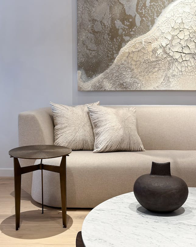 de-sousa-hughes-showroom-kimberly-denman-fog-and-fury