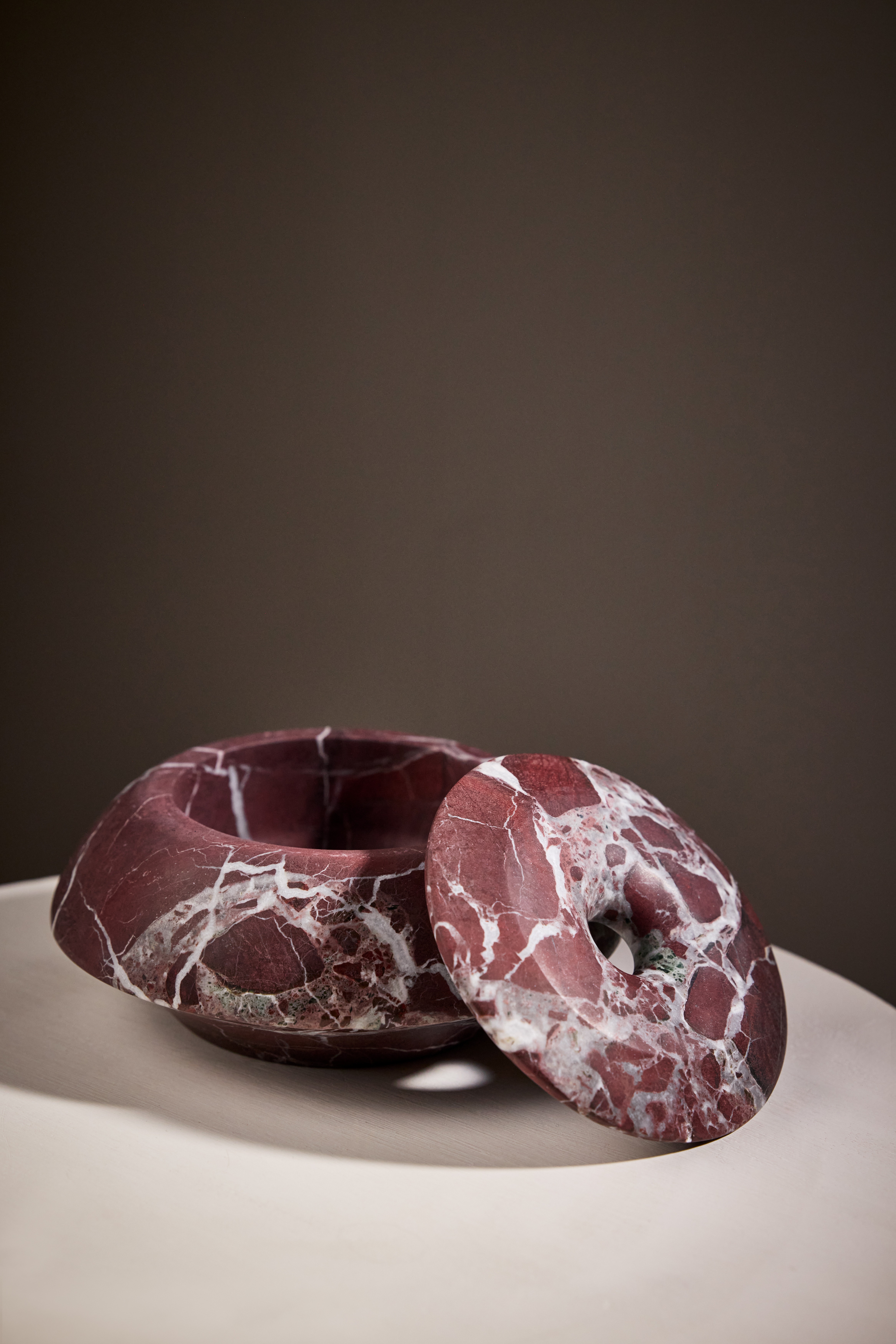 de-sousa-hughes-matthew-fisher-object-12-pocket-rosso-levanto