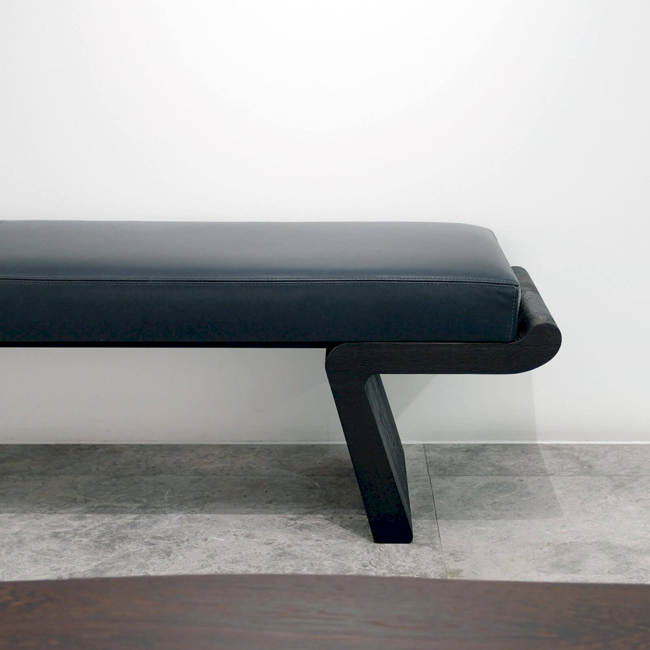 de sousa hughes liaigre Calme plat bench detail