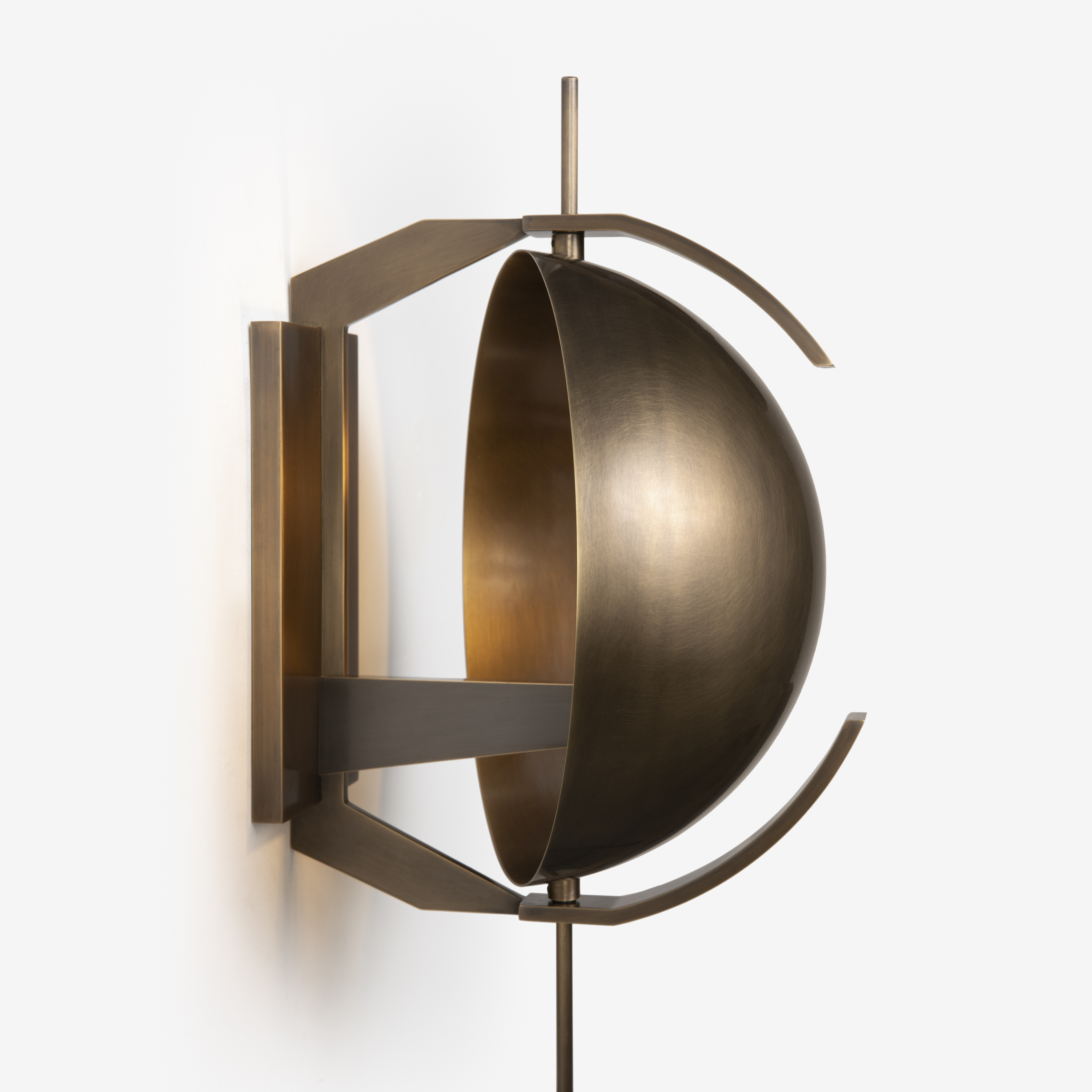 de sousa hughes caste porphyry sconce detail 2