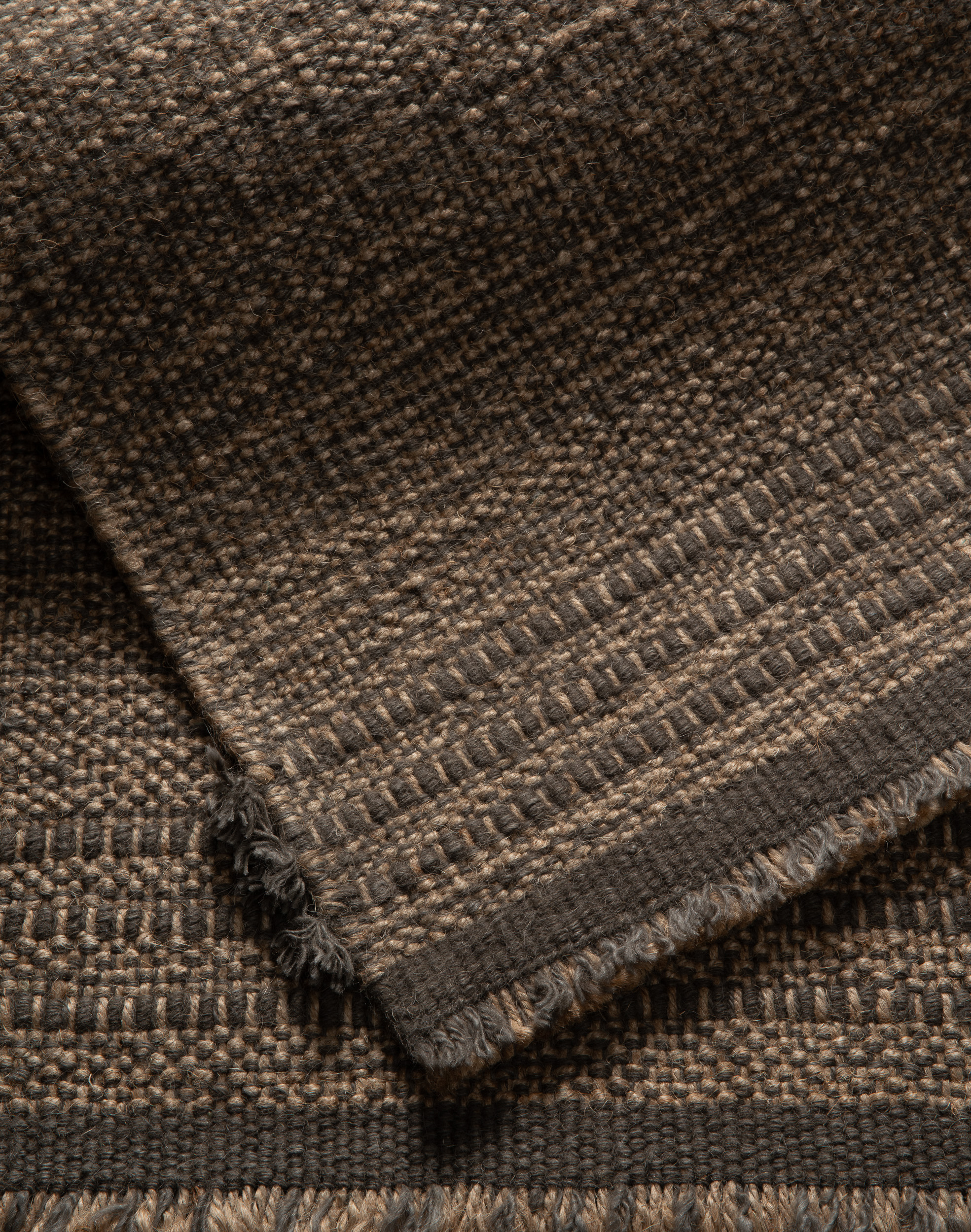 de-sousa-hughes-erden-Burlap-Grey-Detail