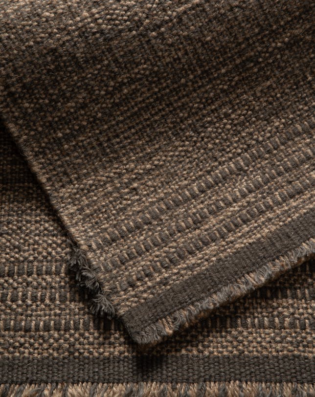 de-sousa-hughes-erden-Burlap-Grey-Detail