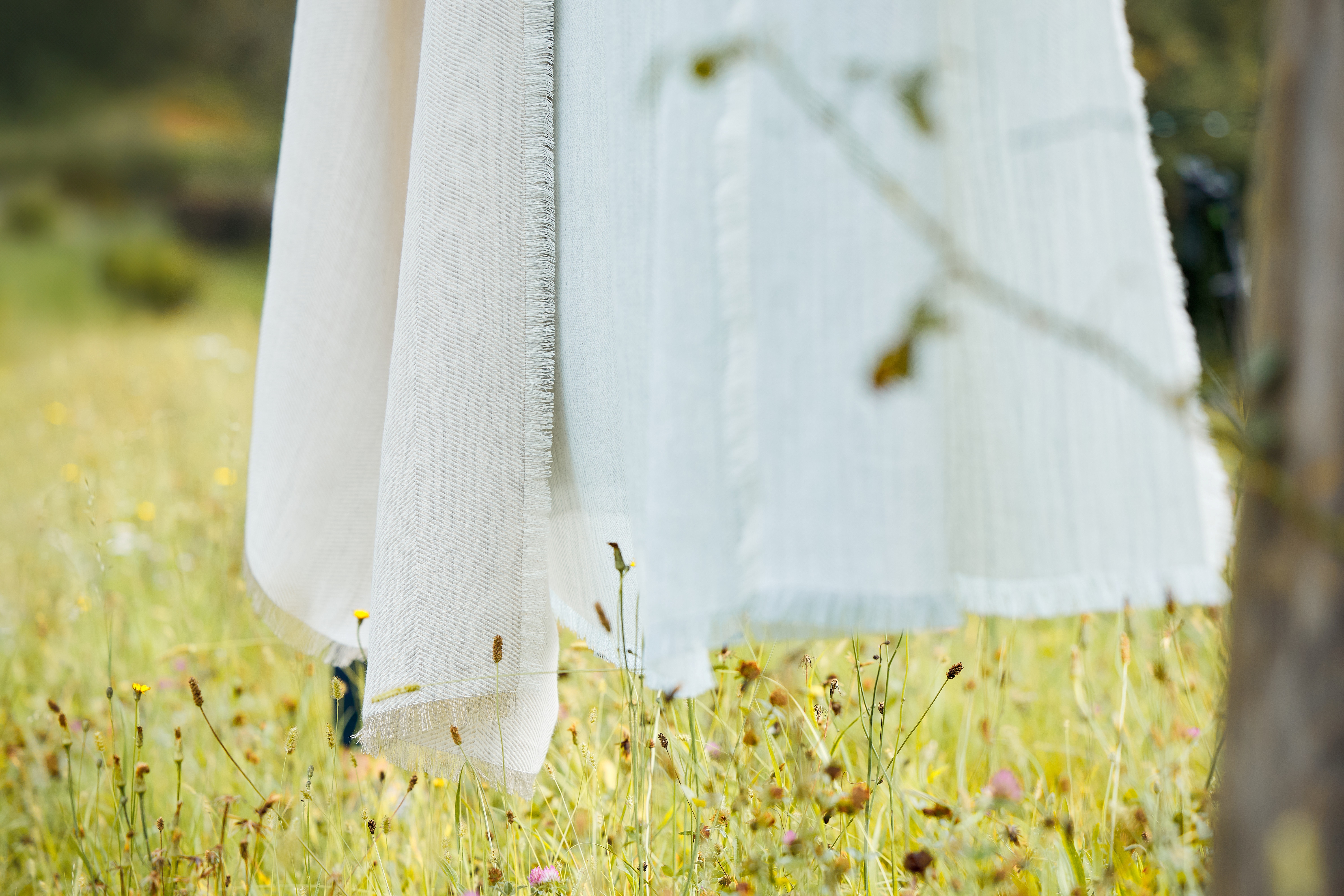 de-sousa-hughes-mariaflora-throws-seraphine-outdoor-2025 (2)