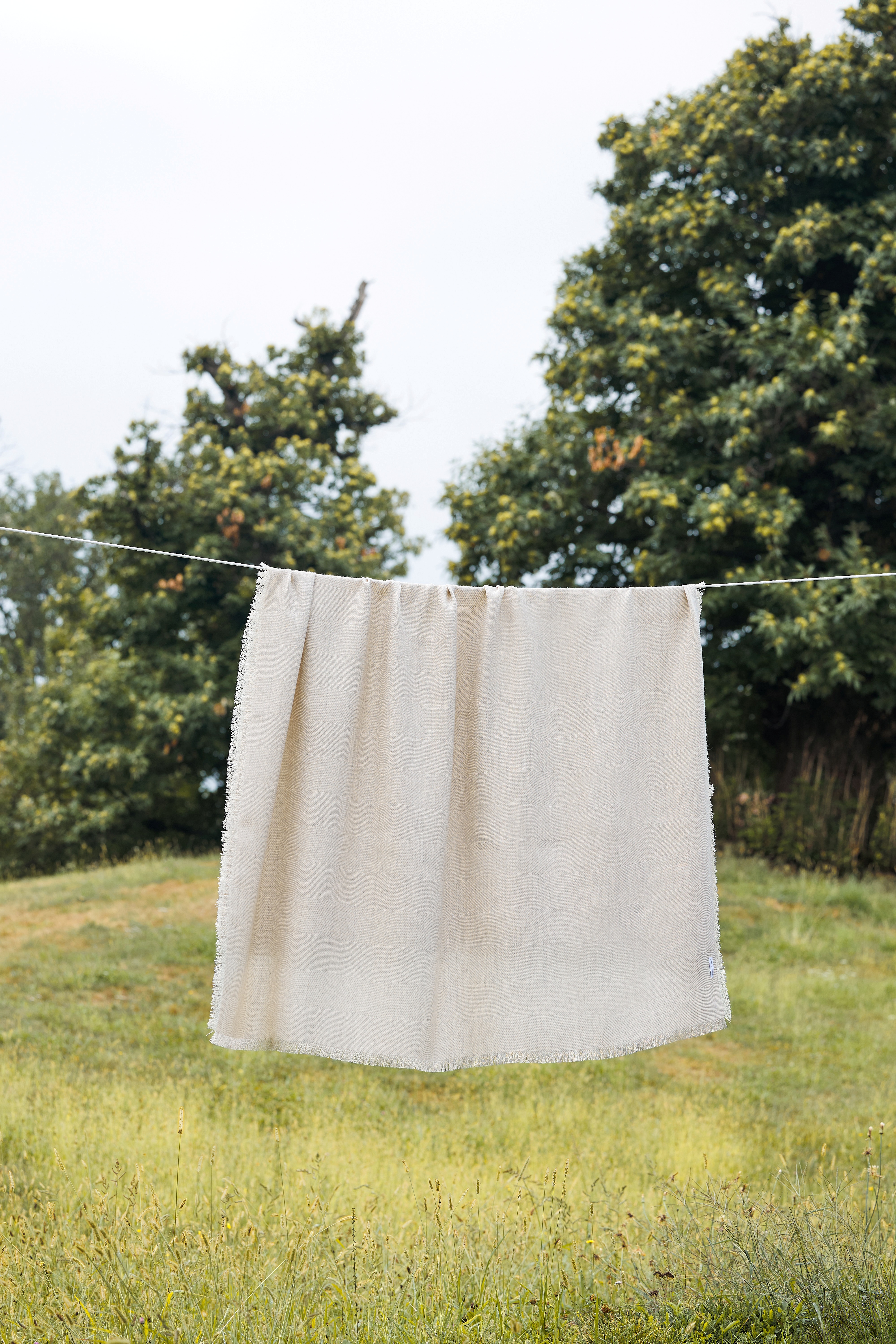 de-sousa-hughes-mariaflora-throws-seraphine-outdoor-2025 (3)