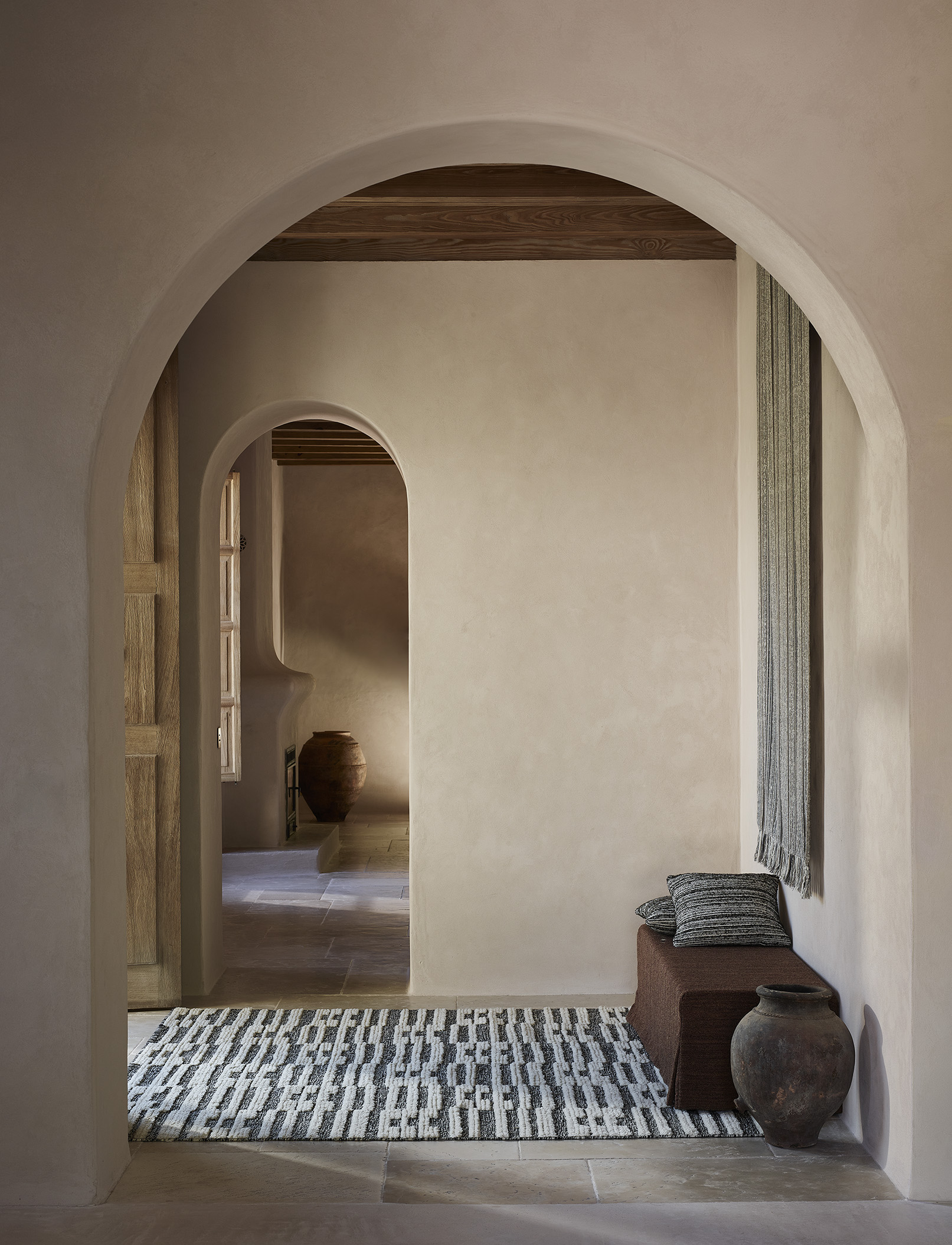 de-sousa-hughes-rosemary-hallgarten-SET_4_PONCHO_PUNO_700