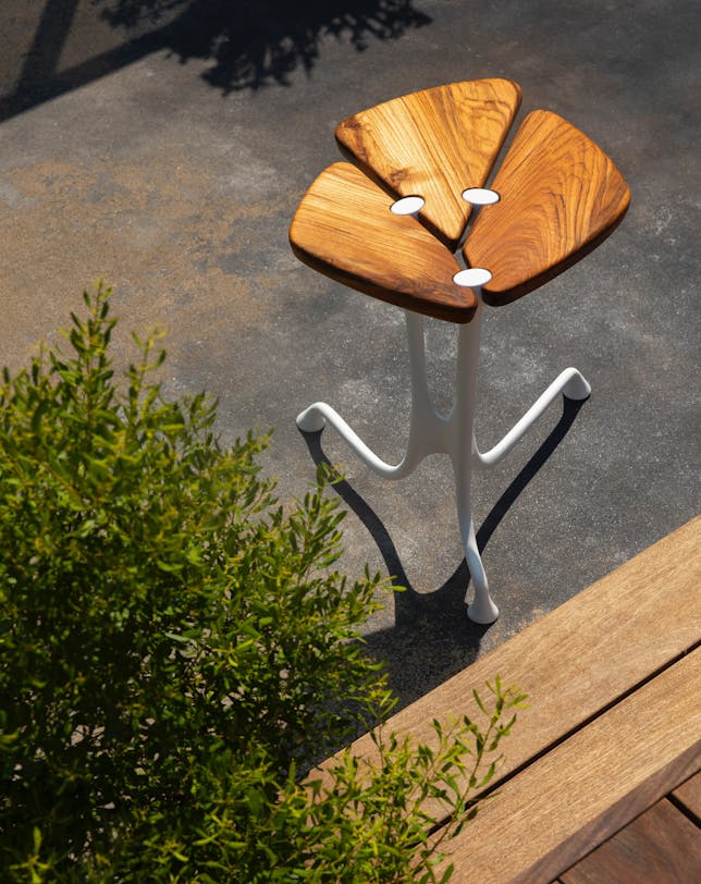 de-sousa-hughes-link-outdoor-lapis-side-table (1)