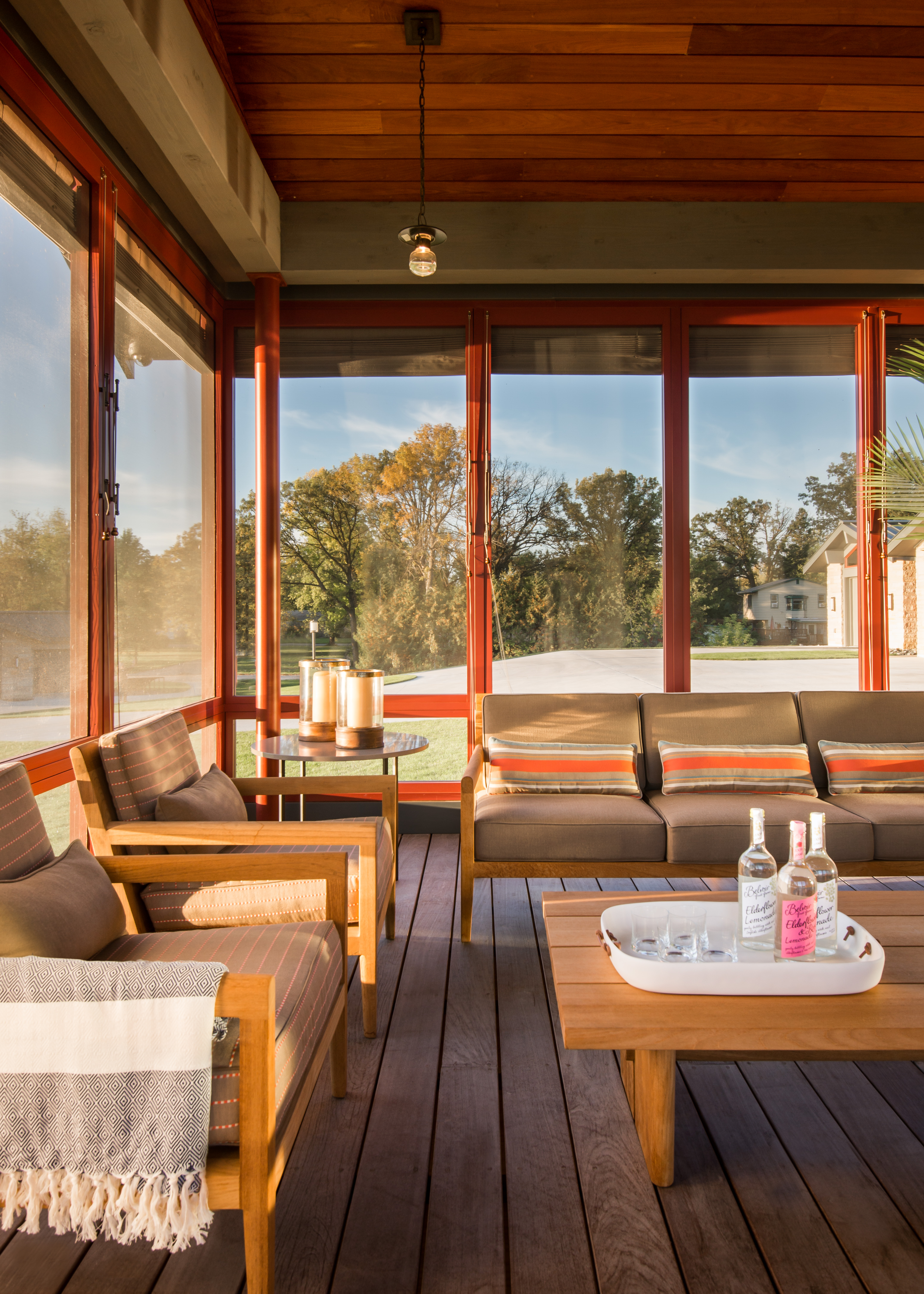 de-sousa-hughes-link-outdoor-Martha-Dayton-Design-Sand-Dollar-Sofa-and-Lounge Chairs (3)