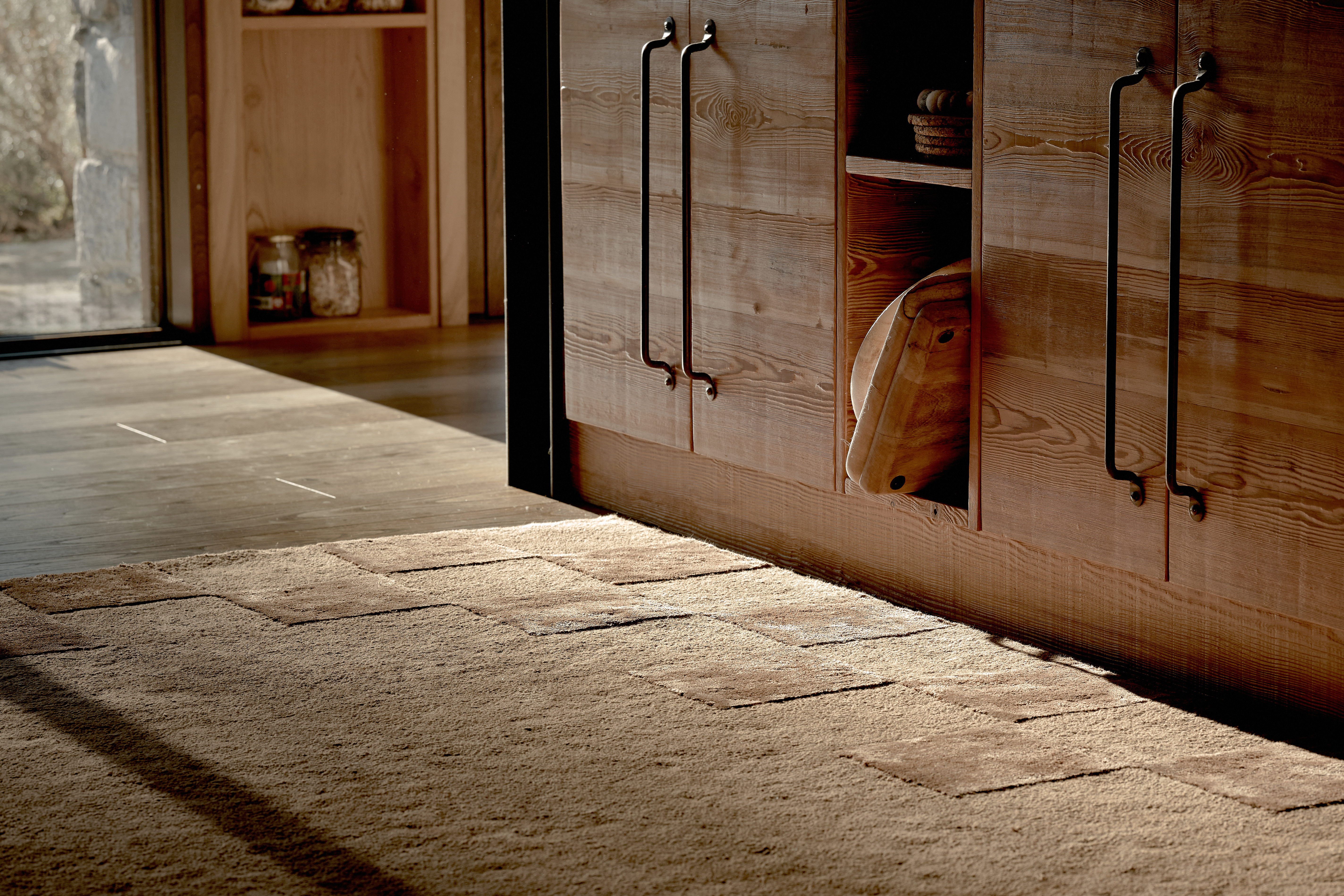 de sousa hughes filippo uecher roji rust rug 7