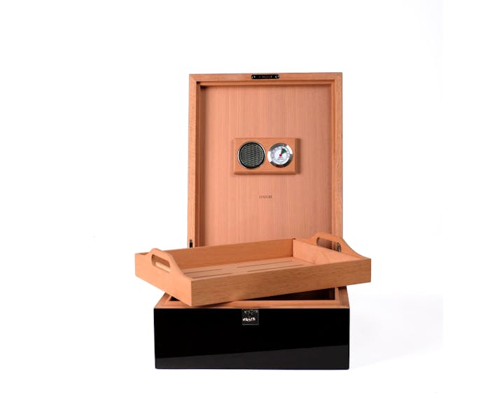 de sousa hughes liaigre cigar box