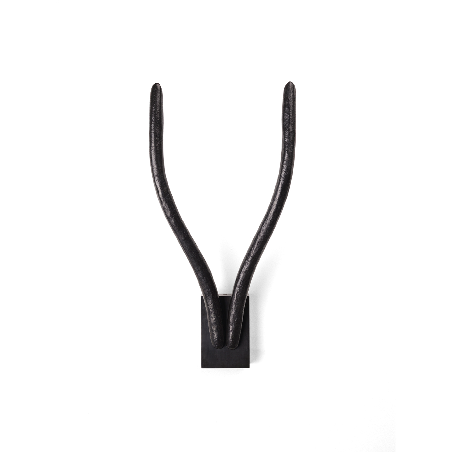 de sousa hughes liaigre Don Sconce front