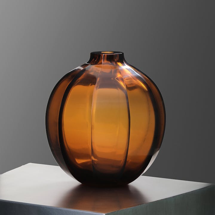 de sousa hughes alexander lamont droplet facet vase amber