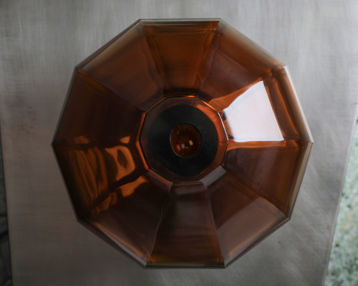 de sousa hughes alexander lamont droplet facet vase amber top angle 2