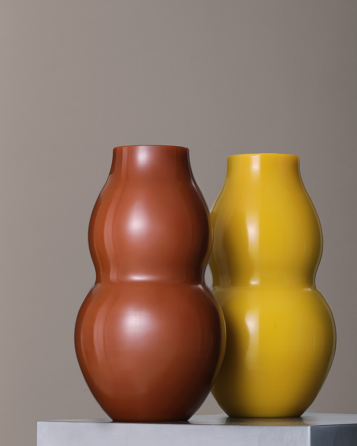 de sousa hughes alexander lamont fortune vase burnt orange pair