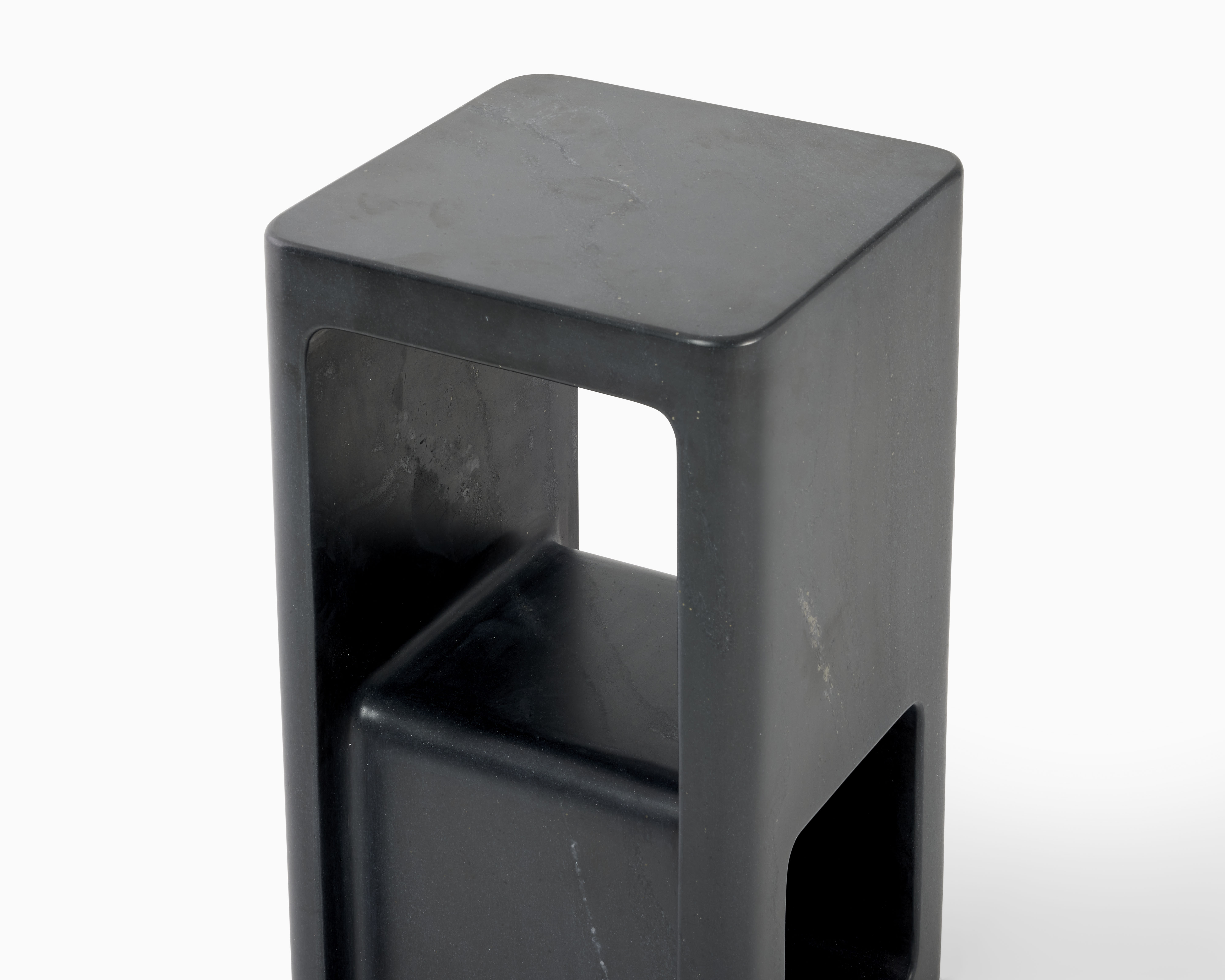 de sousa hughes link outdoor waterfall side table cosmic black 4