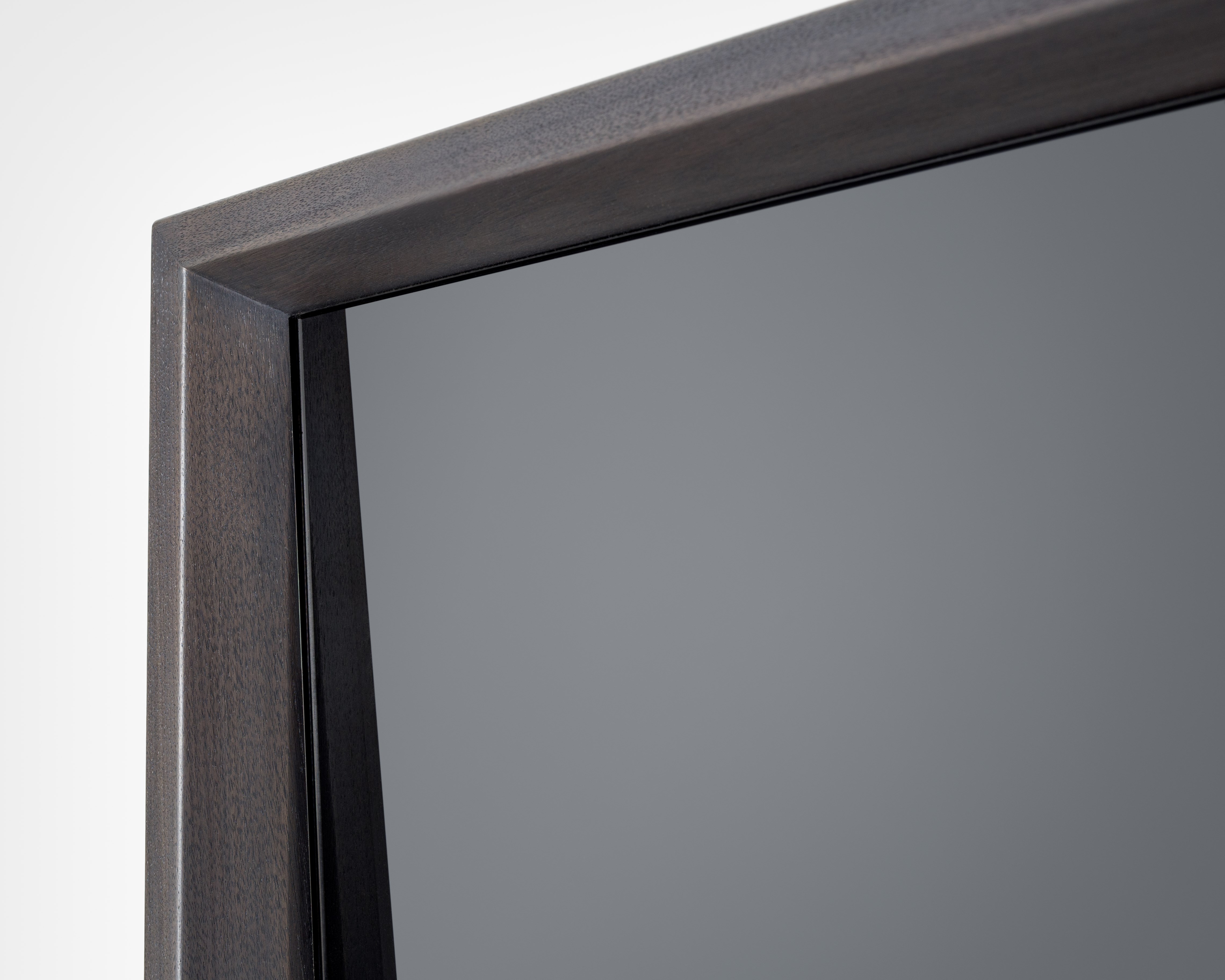 de sousa hughes mattaliano Horizon Mirror corner detail