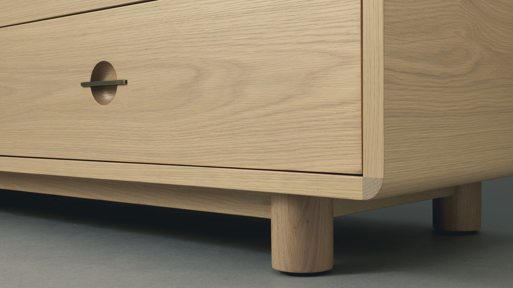 de sousa hughes napa 72 dresser 6 drawer corner detail