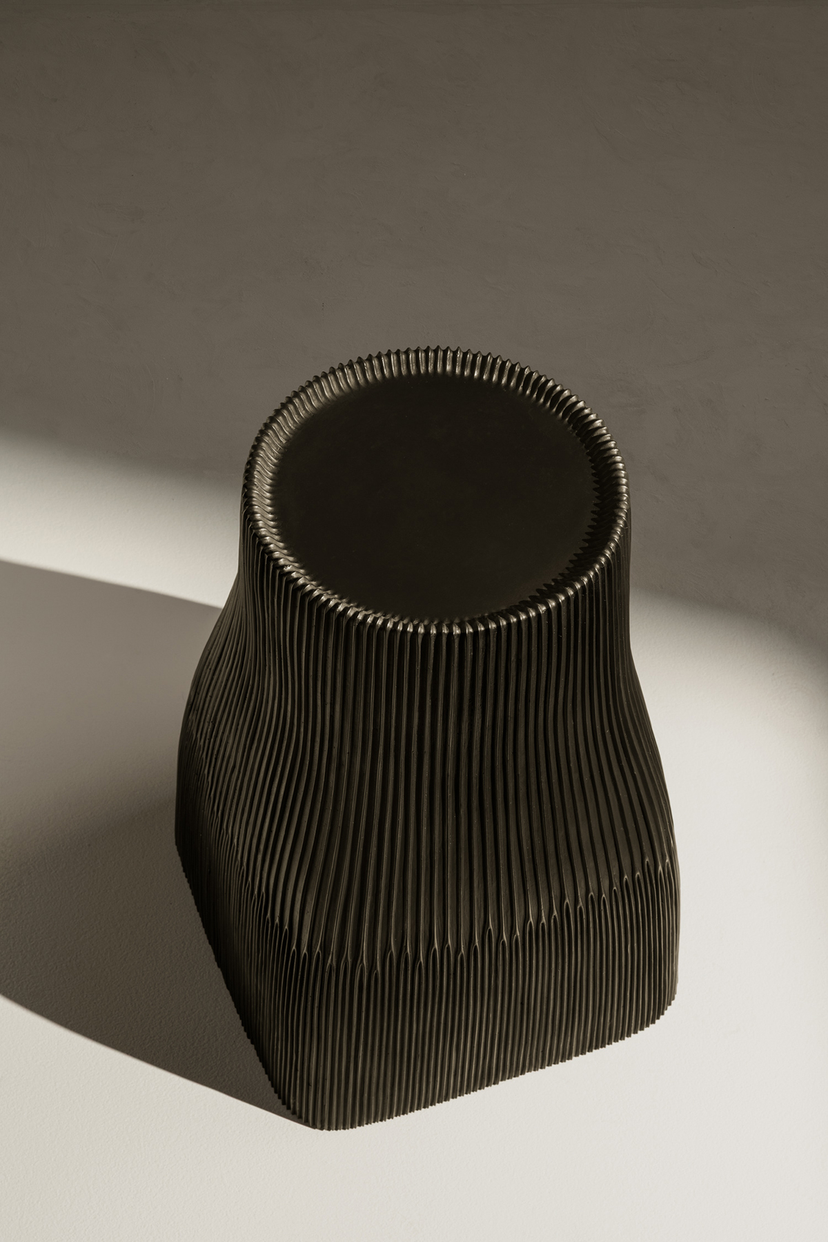 de sousa hughes alexander lamont trunk pedestal side table top angle