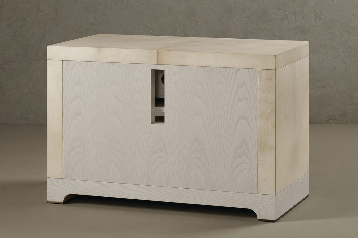 de sousa hughes alexander lamont divan nightstand back