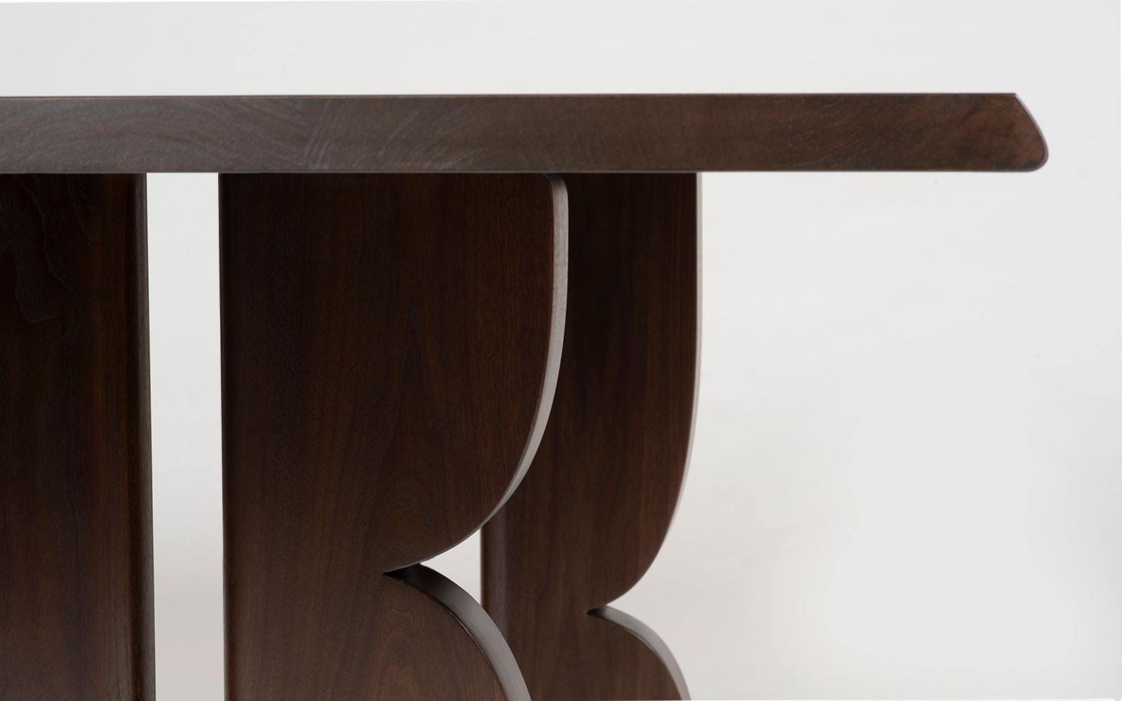de sousa hughes troscan ellsworth rectangular dining table detail