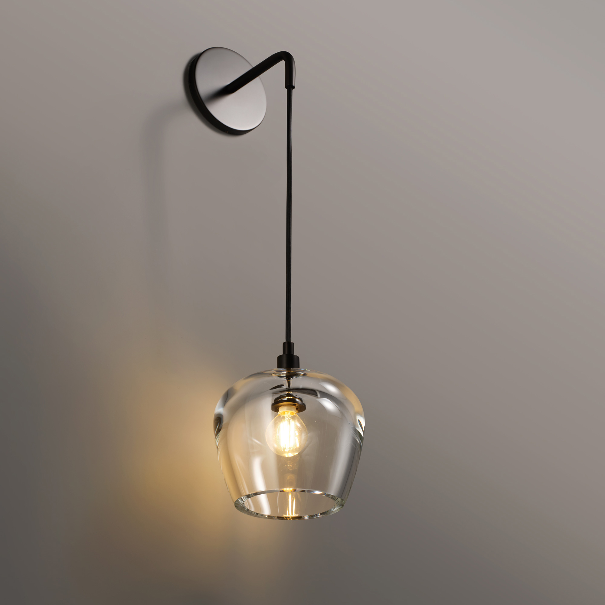 de sousa hughes Jonathan Browning Vallayer Sconce angle