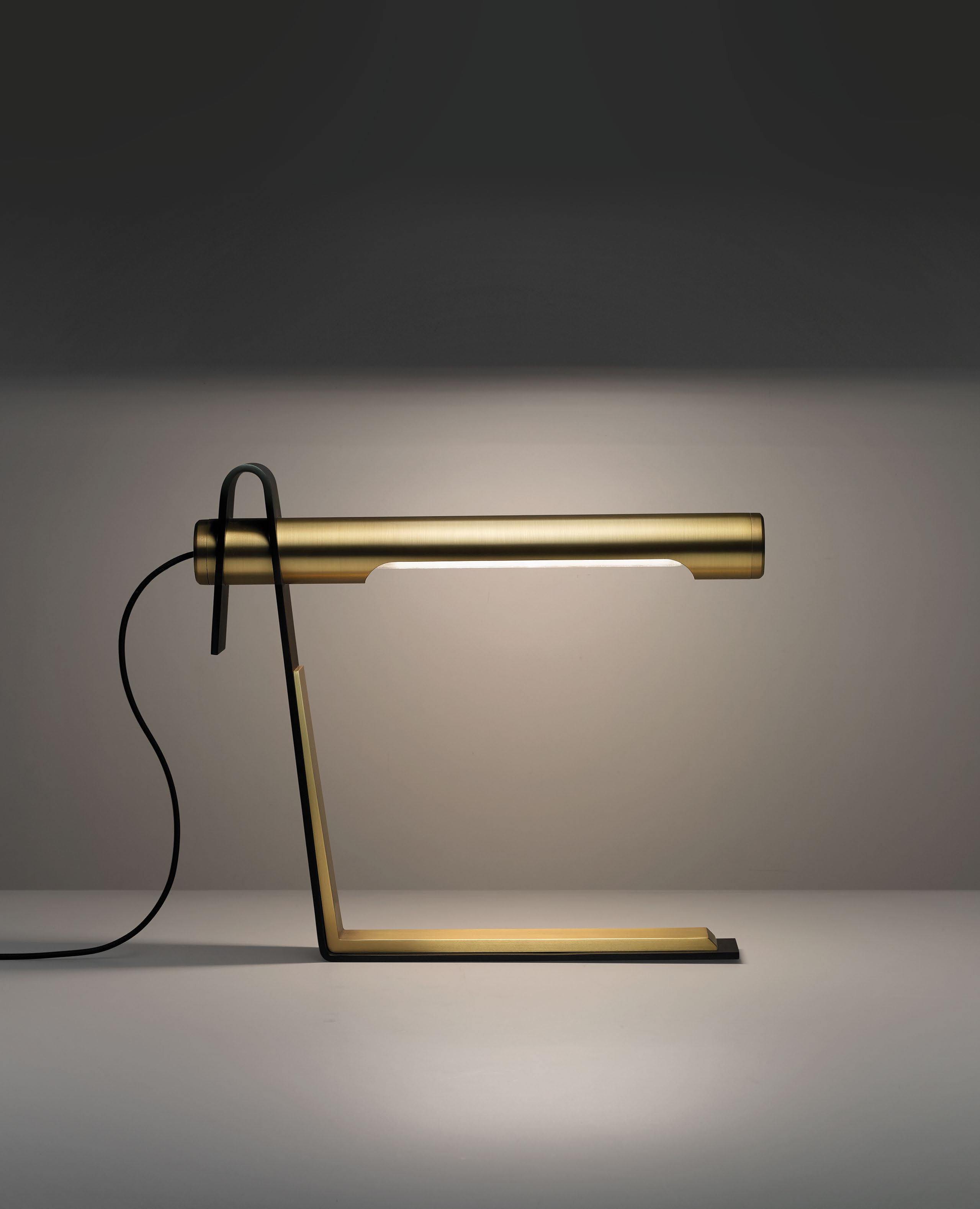 Qf7Uf de sousa hughes Jonathan Browning Tourville Table Lamp thumbnail