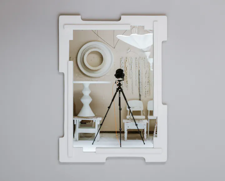 Qf2Je de sousa hughes stephen antonson Victoria Mirror thumbnail