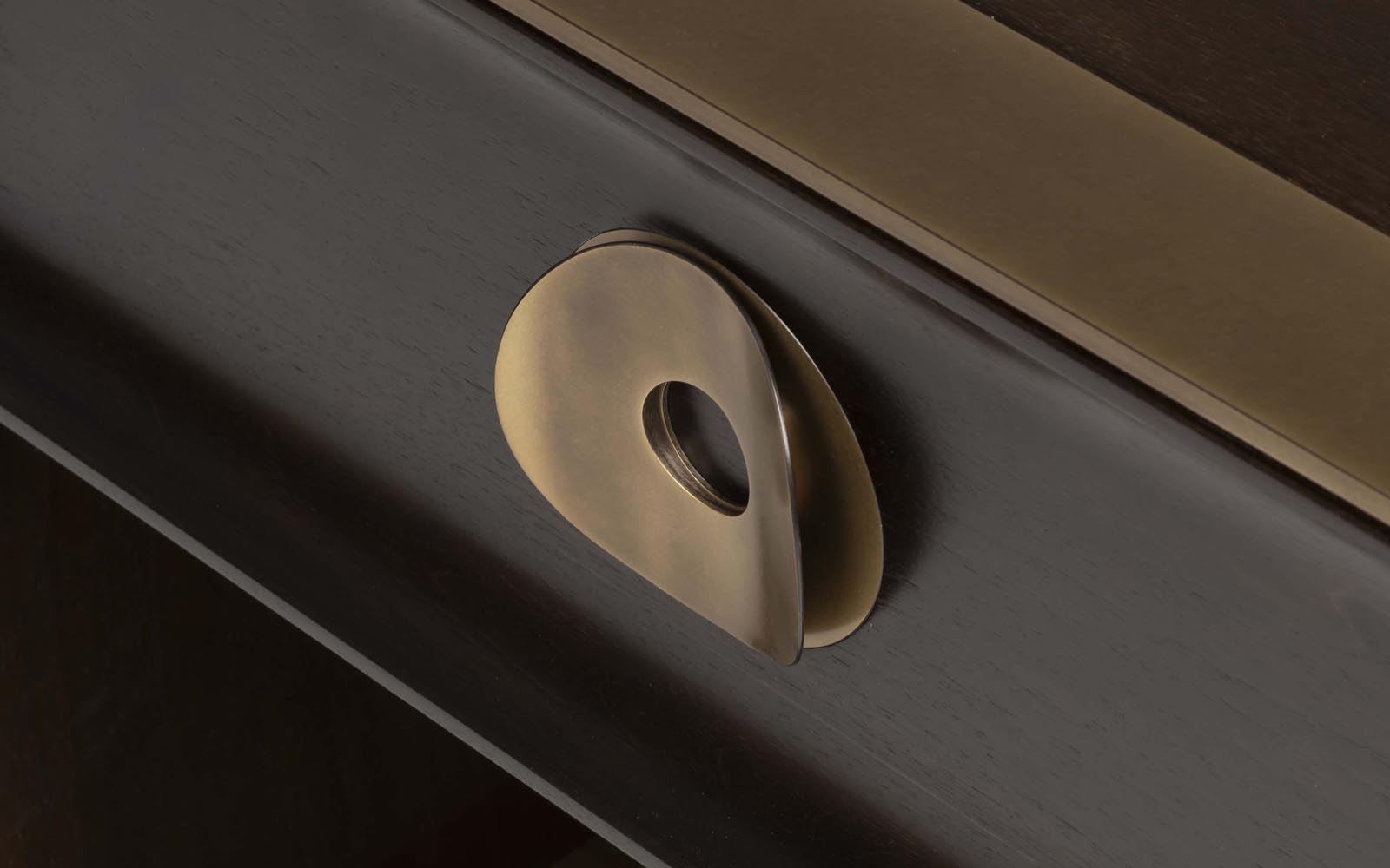 de sousa hughes Troscan Ansae Nightstand detail