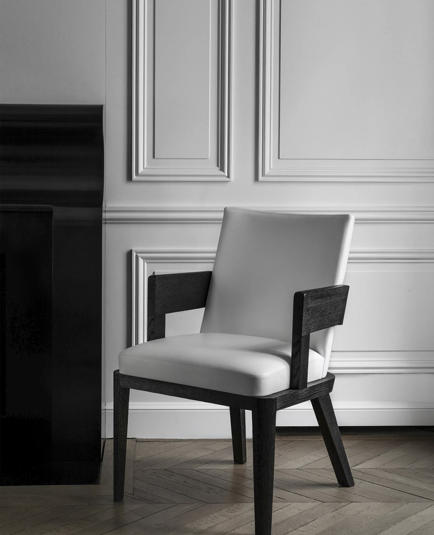 7 vE de sousa hughes liaigre robinson arm chair studio liaigre interior 2