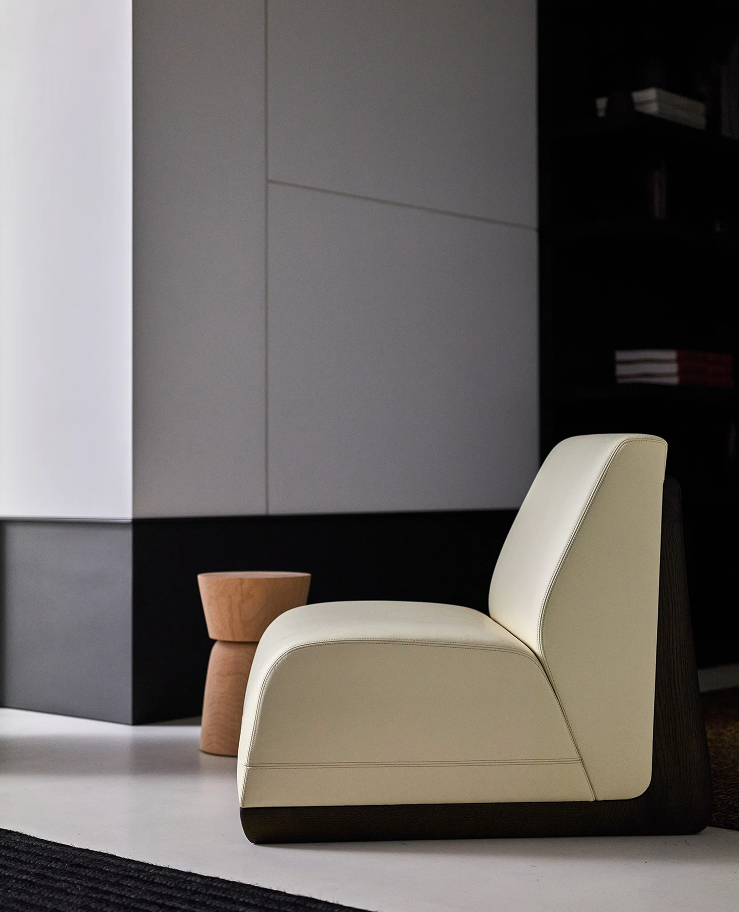 Gd7 glqYw1 de sousa hughes liaigre rimbaud lounge chair studio liaigre interior 3
