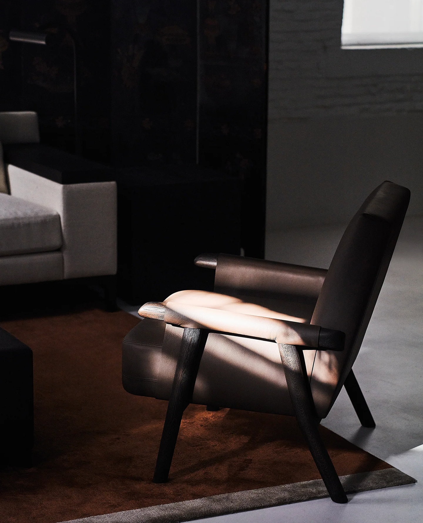 WrByxSLNEi3  de sousa hughes liaigre voluto lounge chair studio liaigre interior 4