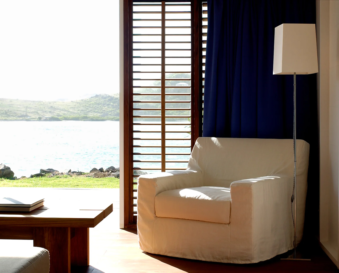 tZaBEFEb5 de sousa hughes liaigre acier II floor lamp studio liaigre interior