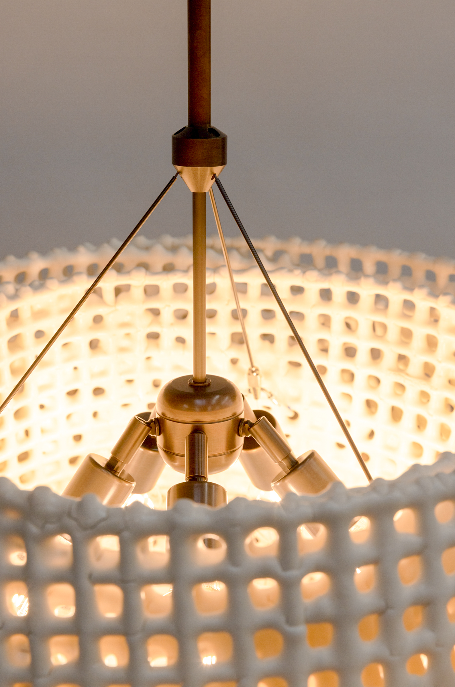 de sousa hughes Scott Daniel Design Ceramic Mobius Chandelier 28x18 detail 2