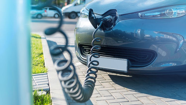 Según Otovo, cargar un coche eléctrico en España es más barato que usar uno de gasolina.