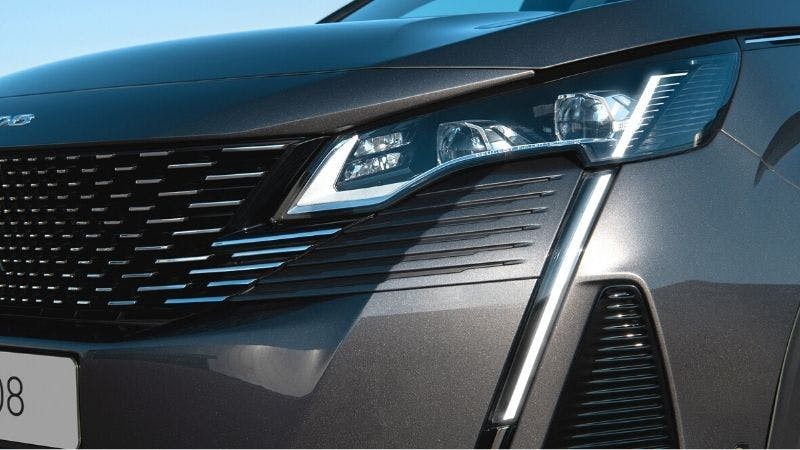 Peugeot 3008. Nuevo diseño de faros. La versión Active Pack cuenta con faros tipo LED