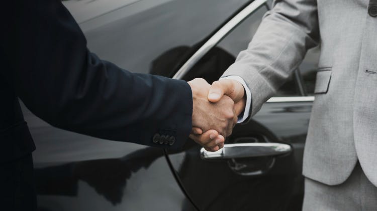Tras un acto de compra-veta de un vehículo, es esencial el cambio de nombre del coche.