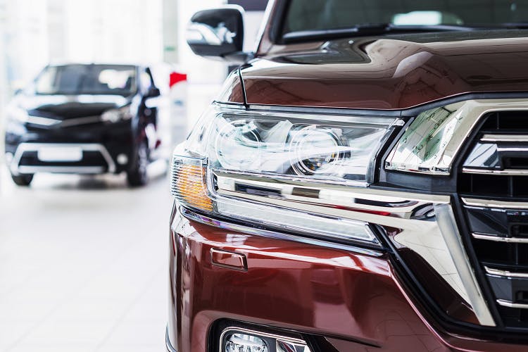 Una vez que salen del concesionario, los coches pierden mucho valor comercial, de ahí el exigir una penalización.