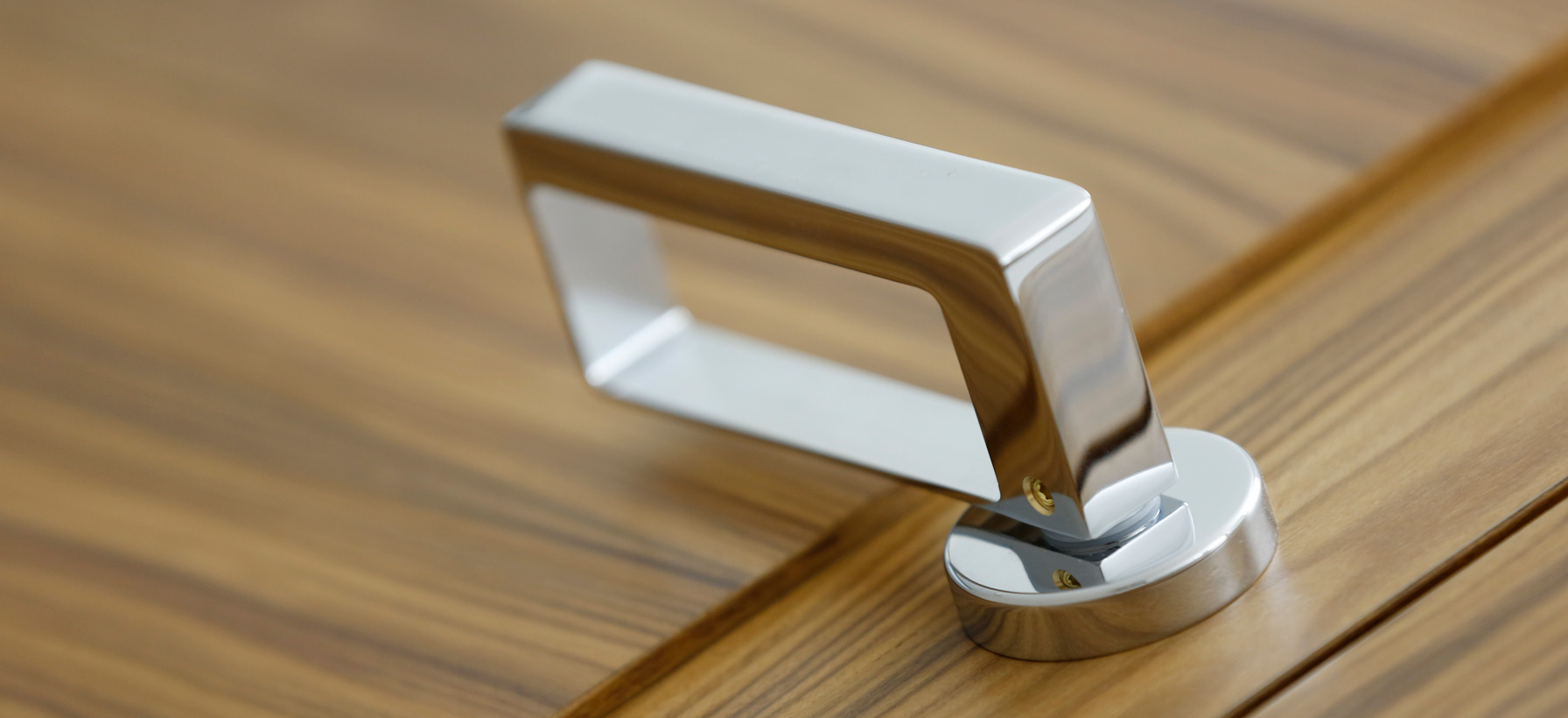 Close up of an internal Deuren door handle