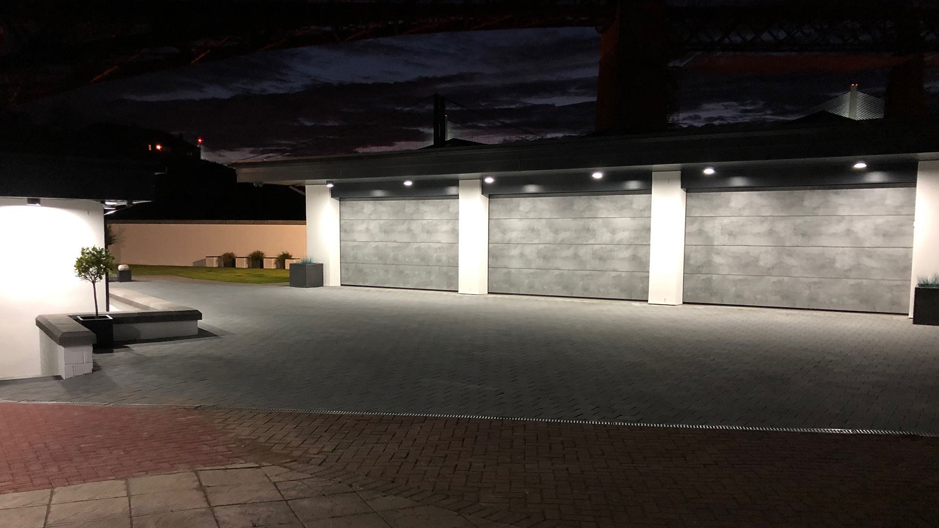 Bespoke Garage door tripple skyline Olivo